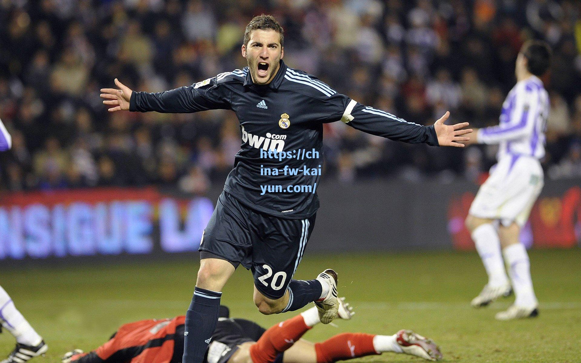 执法曼城！马宁担任第四官员，与巴西裁判组搭档吹罚曼城对阵维达德焦点战